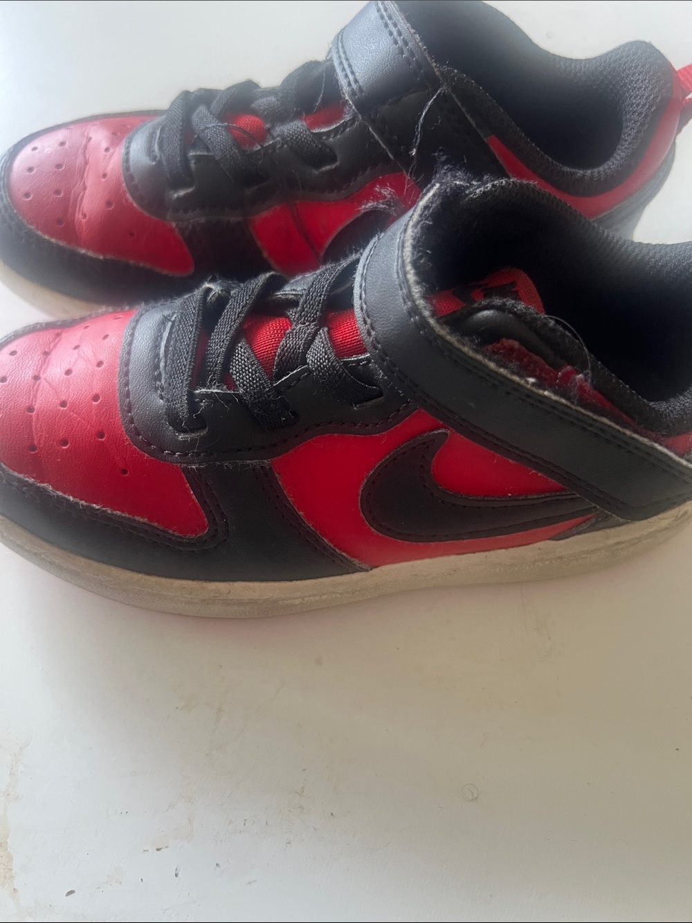 Nike Kids Black and Red Low-Top Sneakers with Velcro